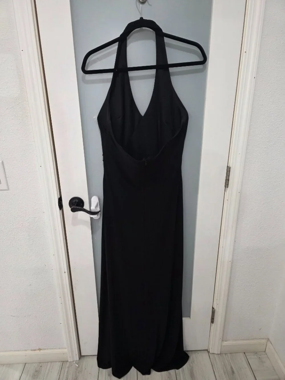 Laundry by Shelli Segal Black Halter Formal Gown – Size 10 – Deep V Neck - Picture 12 of 12
